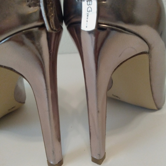 BCBGENERATION Pink Gold Metallic Zip 4" Heel Ankle Boots sz 7.5 M - Picture 13 of 15